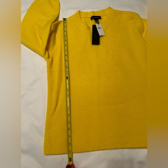 Banana Republic Aire Crew-Neck Sweater Yellow Size Small NWT - Picture 6 of 9